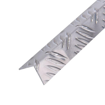 Угол рифленый из алюминиевого листа Квинтет 25*25*1,5 Укв 03.1000.500 Лука *5/30